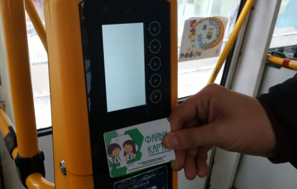 Від завтра у громадському транспорті Тернополя знову можна платити пристроями з NFC