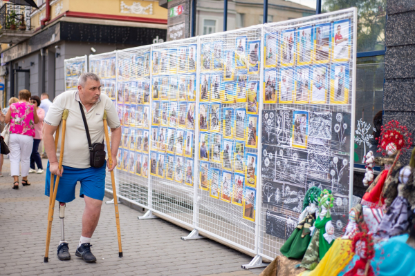 
Картини, створені пораненими військовими, презентували на виставці у Тернополі (ФОТО)