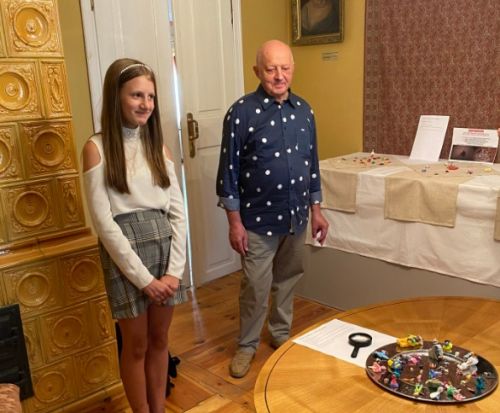
11-річна дівчинка з Тернополя презентувала в музеї виставку власних мікроскульптур (фото)