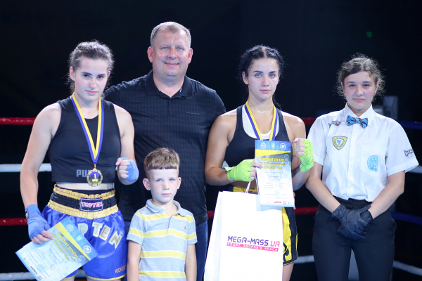 
Вперше у Тернополі відбувся Чемпіонат з кікбоксингу: боролися понад 700 спортсменів (фото)
