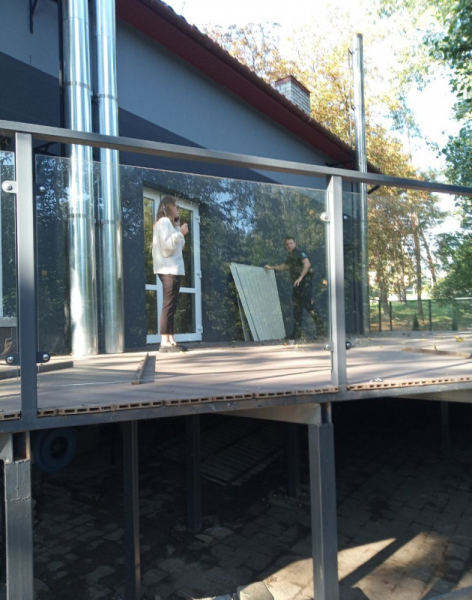 
У тернопільському парку демонтували літній майданчик (фото)