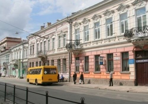 
Біля ЦУМу будуть затори: у центрі Тернополя на два місяці перенесуть зупинку транспорту