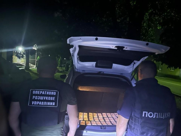 
Йшли вночі через гори: правоохоронці зловили ухилянтів та організаторів, які незаконно переводили чоловіків до Словаччини