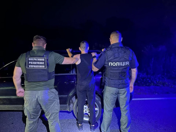 
Йшли вночі через гори: правоохоронці зловили ухилянтів та організаторів, які незаконно переводили чоловіків до Словаччини