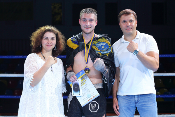 
Вперше у Тернополі відбувся Чемпіонат з кікбоксингу: боролися понад 700 спортсменів (фото)
