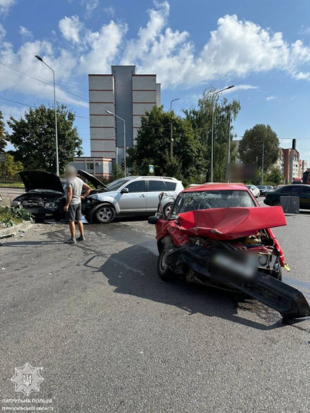 Масштабна ДТП у Тернополі: зіштовхнулися три авто