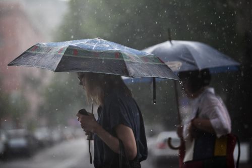 
Значні дощі, шквали та грози: рятувальники попереджають про негоду на Тернопільщині