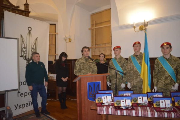 У Збаразькому замку відбулась церемонія нагородження званнями "Народний Герой України"
У Збаразькому замку відбулась церемонія нагородження званнями "Народний Герой України"