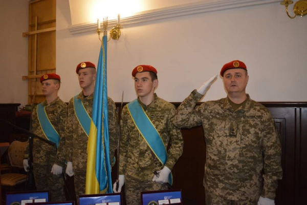 У Збаразькому замку відбулась церемонія нагородження званнями "Народний Герой України"
У Збаразькому замку відбулась церемонія нагородження званнями "Народний Герой України"