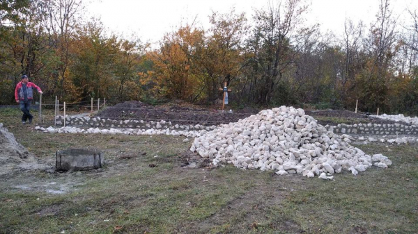 Встановили пам'ятний знак: на Тернопільщині завершили облаштування місця для перепоховання римо-католиків (фото)
Встановили пам'ятний знак: на Тернопільщині завершили облаштування місця для перепоховання римо-католиків (фото)