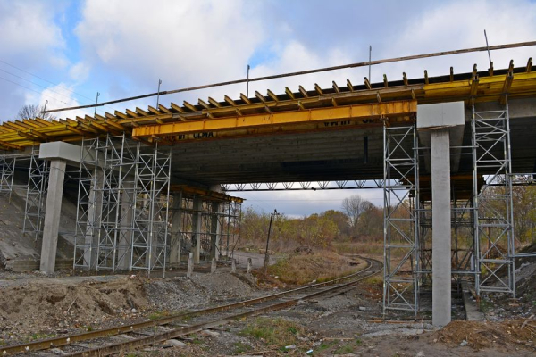 
Наближається до завершення ремонт 42-метрового аварійного шляхопроводу у Тернополі (фото)