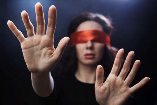 
Двоє пацієнтів померли, семеро позбулися очей: наслідки фатальної лікарської ін'єкції у Чорткові