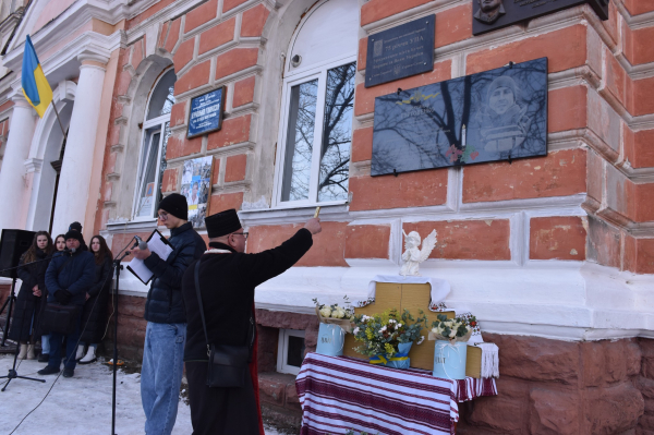 
На Тернопільщині відкрили меморіальну дошку у річницю загибелі воїна-захисника (фото)