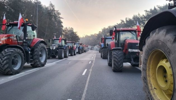 Ситуація на польському кордоні — де найбільше вантажівок у черзі та чи пропускають легківки й автобуси