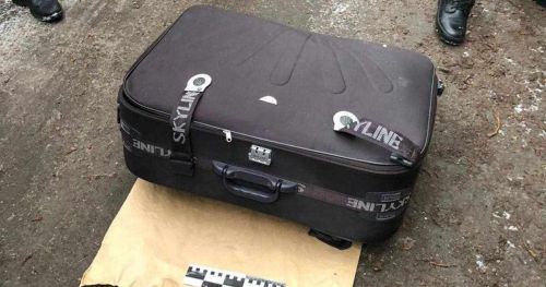 
Жахливу знахідку виявили у Тернополі: перехожі побачили валізу з трупом жінки