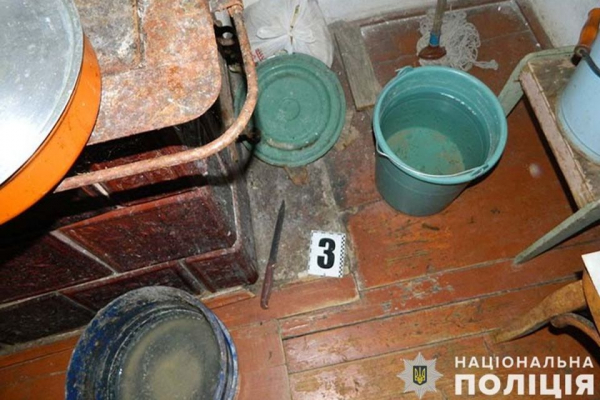 Погрожував та вимагав гроші у сусіда: поліцейські затримали підозрюваного у розбої