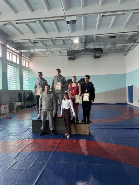 
Троє спортсменів зі Збаража виграли золоті медалі на чемпіонаті з вільної боротьби (фото)