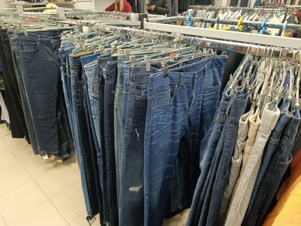 Від 19 до 390 гривень за кілограм: порівнюємо ціни в шести секонд-хендах Тернополя