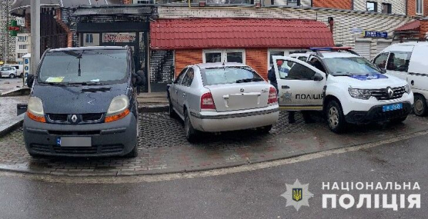 У Тернополі чоловік обливав кислотою авто, бо не подобалося, як вони припарковані