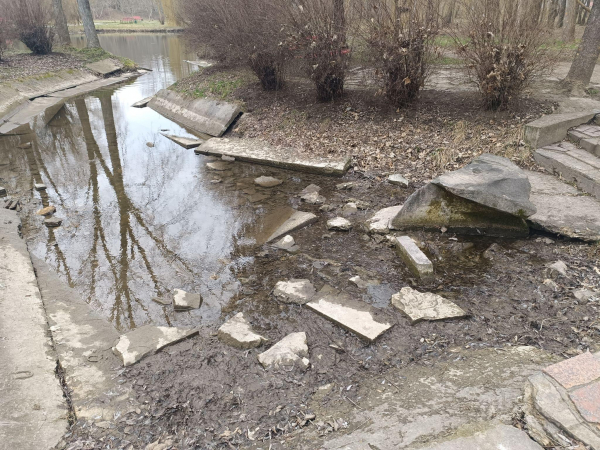 Чому у парку Сопільче знизився рівень води у водоймах: дізналися журналісти «20 хвилин»