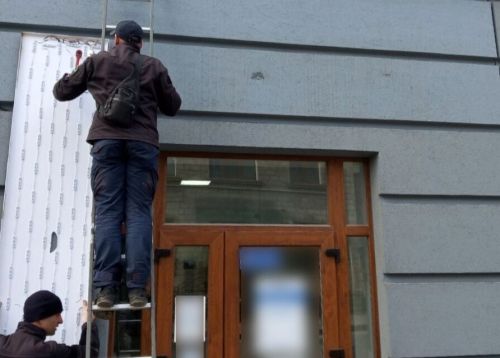 
У центрі Тернополя зняли 5 незаконних вивісок (фото)