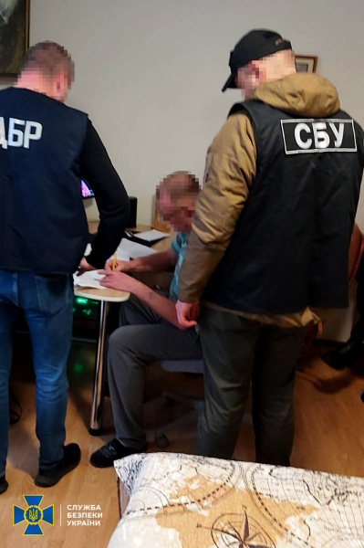 Корупційна схема завдала збитків на 2 млн: СБУ викрила двох інспекторів на Тернопільській митниці