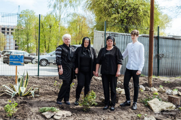 У школі №18 вшанували пам'ять випускників, які загинули у російсько-українській війні У школі №18 вшанували пам'ять випускників, які загинули у російсько-українській війні