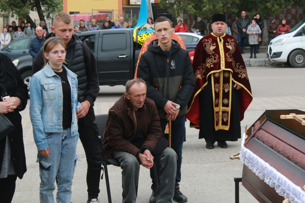 
На Збаражчині попрощалися з навідником кулеметного відділення Ігорем Войціховським (фото)