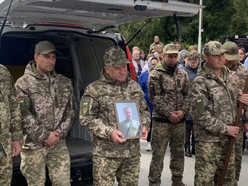 
У Почаєві зустріли тіло загиблого на фронті захисника (фото)