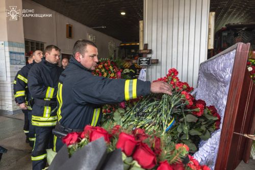 
У Харкові попрощалися з трьома рятувальниками, яких цинічно вбила рф (фото)
