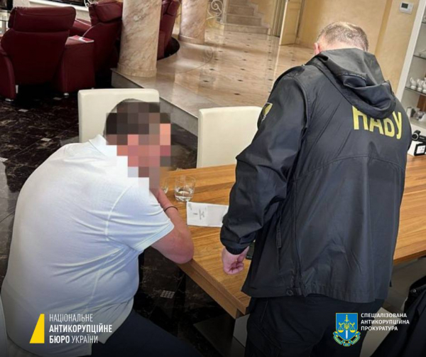 На митниці депутат і підприємці організували масштабну нелегальну схему (фото)
На митниці депутат і підприємці організували масштабну нелегальну схему (фото)