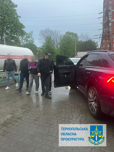 
Стали відомі деталі затримання мажора у Тернополі, який за 12 тис дол допомагав ухилянтам (фото, відео)