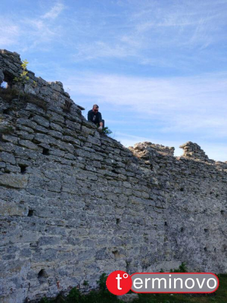 Закидані непотребом схили древньої фортеці на Тернопільщині розчистили від сміття