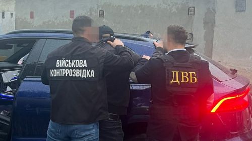
Стали відомі деталі затримання мажора у Тернополі, який за 12 тис дол допомагав ухилянтам (фото, відео)