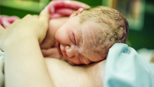 
Унікальний випадок: у Тернополі жінка народила здорового хлопчика після двох кесаревих розтинів (відео)