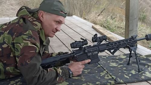 
У Тернополі ветеран російсько-української війни безкоштовно навчає цивільних стріляти