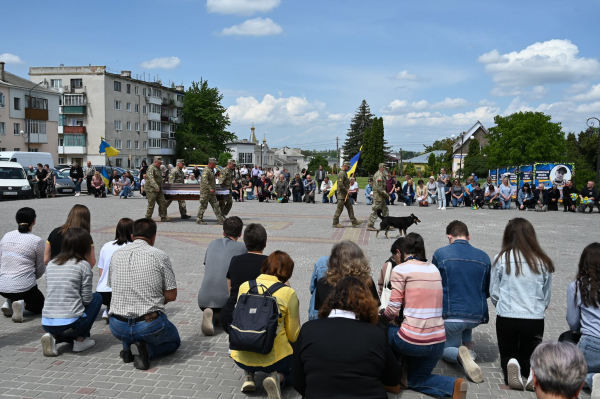 
У Лановецькій громаді зустріли загиблого на війні 20-річного нацгвардійця (фото)