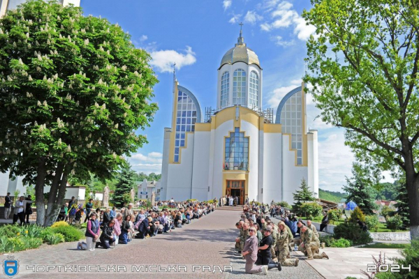 Чортків навколішки зустрів загиблого героя Івана Ружила