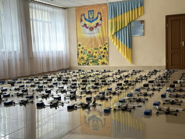 У Підволочиську волонтери зібрали 1,5 мільйона гривень, за які закупили для фронту 100 дронів-камікадзе