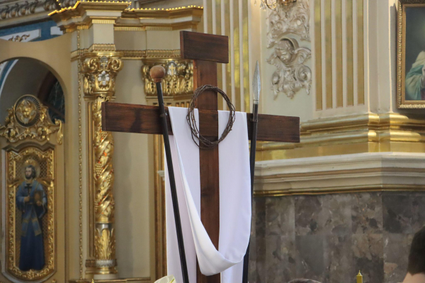 На Страсну П'ятницю у храмах Тернополя провели обряди винесення Плащаниці: як усе відбувалося На Страсну П'ятницю у храмах Тернополя провели обряди винесення Плащаниці: як усе відбувалося