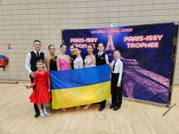 Тернополяни гідно представили Україну у Франції на міжнародних змаганнях з бальних танців (фото)