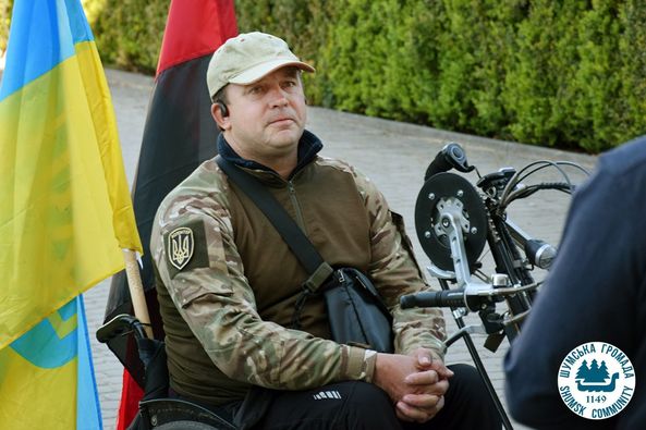 
Волонтер на інвалідному візку проїде 300 км Тернопільщиною, збираючи гроші для ЗСУ (фото)