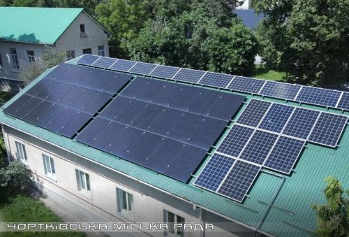 
Сонячні панелі на даху Чортківської лікарні за рік зекономили для медзакладу майже 180 тисяч гривень