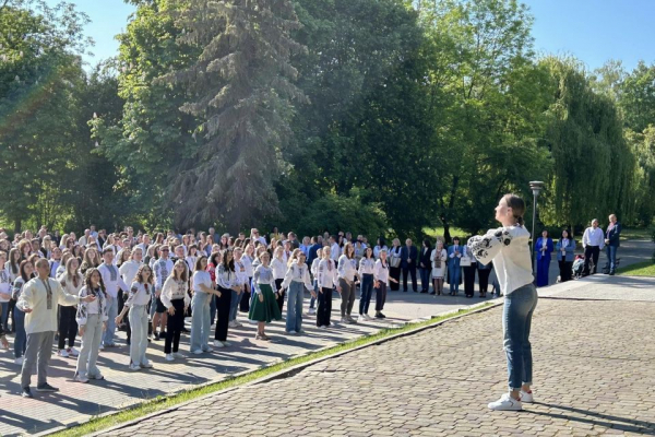 Студенти педуніверситету долучились до Національної руханки у вишиванках «Дякуємо ЗСУ»