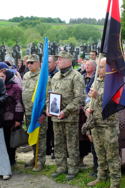 
Шумська громада попрощалась з 30-річним воїном Олександром Грицюком (фото)