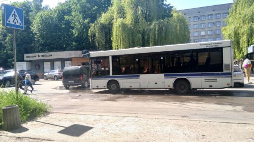 
Біля лікарні у Тернополі – «геніальна» зупинка (фотофакт)