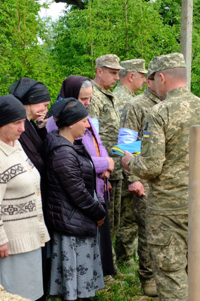 
Шумська громада попрощалась з 30-річним воїном Олександром Грицюком (фото)