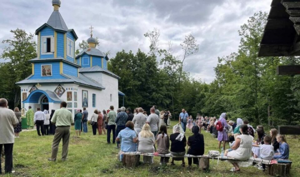 У древньому храмі на горі на Тернопільщині у молитві за Україну об’єдналися віряни