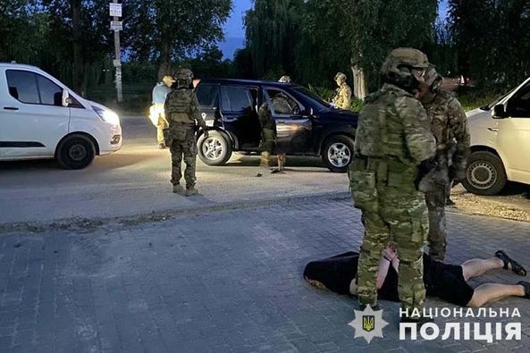 
Забрали авто, погрожували родині і вимагали 4 тис дол: у поліції розповіли деталі рекету у Ланівцях (фото, відео)