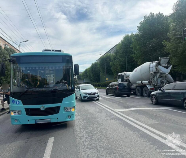 ДТП на Бамі: людей висаджують з маршрутки